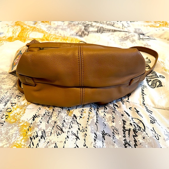 ๐๐ญ๐จ๐ง๐ ๐๐จ๐ฎ๐ง๐ญ๐๐ข๐ง ๐๐๐๐ญ๐ก๐๐ซ ๐๐ฎ๐ซ๐ฌ๐-๐๐๐๐ ๐ข๐ง ๐๐๐ - Picture 4 of 6